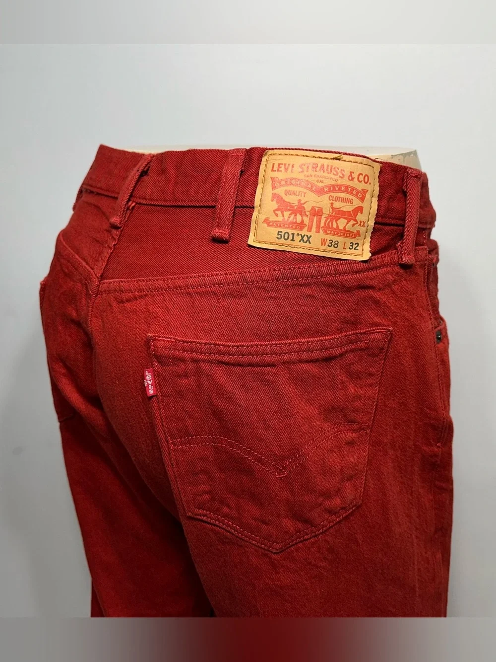 Vtg Levis 501XX Jeans Mens 38x32 (FITS 36x30) Red Denim Button Fly Mexico Y2K